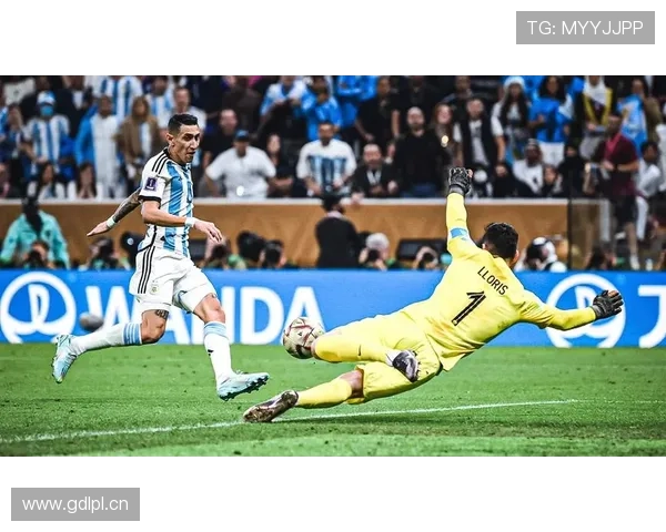 安赫尔·迪马利亚：对比萨拉赫——左脚边锋不同进攻路径