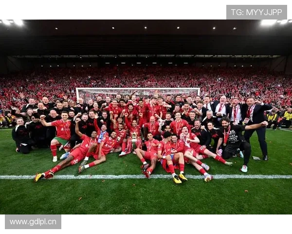 萨拉赫对阵曼联与曼城表现解析:关键对手中的输出能力 萨拉赫对阵曼联与曼城表现解析:关键对手中的输出能力