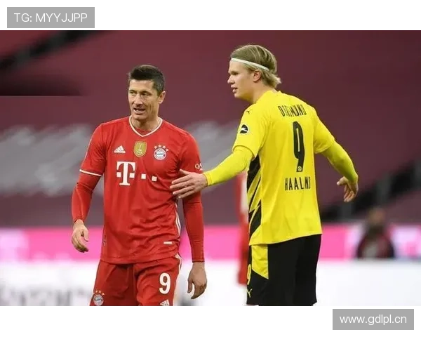 哈兰德与伊布对比：力量型与技巧型中锋的战术角色差异