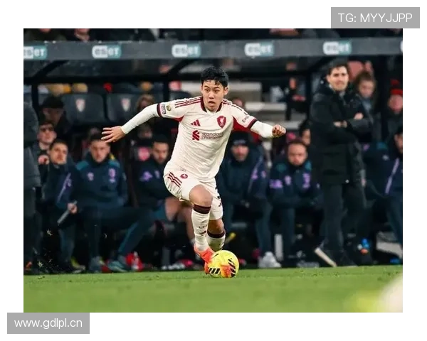 利物浦越依赖个人突破,赛季表现波动加剧,体系稳定性面临考验 利物浦越依赖个人突破,赛季表现波动加剧,体系稳定性面临考验