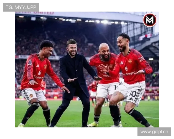 曼联复兴困局持续显现,对球队本赛季竞争格局形成显著制约 曼联复兴困局持续显现,对球队本赛季竞争格局形成显著制约