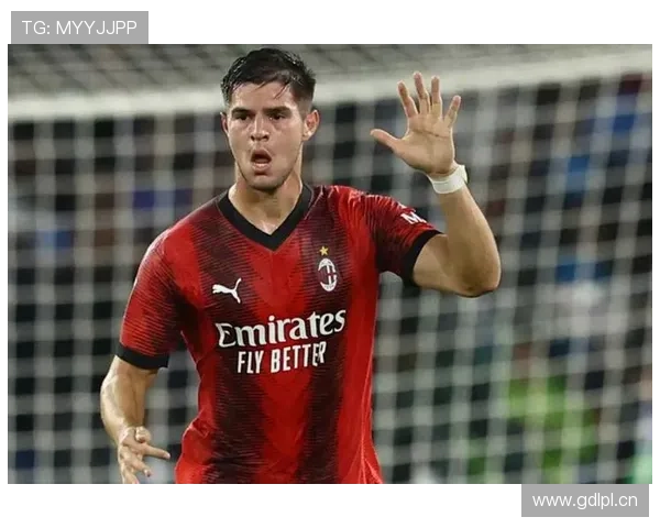 AC米兰防线问题持续显现,定位混乱与回防节奏难题对球队稳定性形成制约 AC米兰防线问题持续显现,定位混乱与回防节奏难题对球队稳定性形成制约