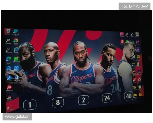 伦纳德利用挡拆制造防守错位，关键时刻拉开得分差距提升球队胜率