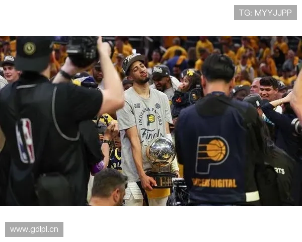 哈利伯顿通过挡拆快速出球主导进攻节奏显著提升球队转换效率