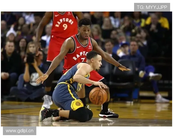 一次看懂！阻挡与带球撞人判罚的关键区别与实战解析