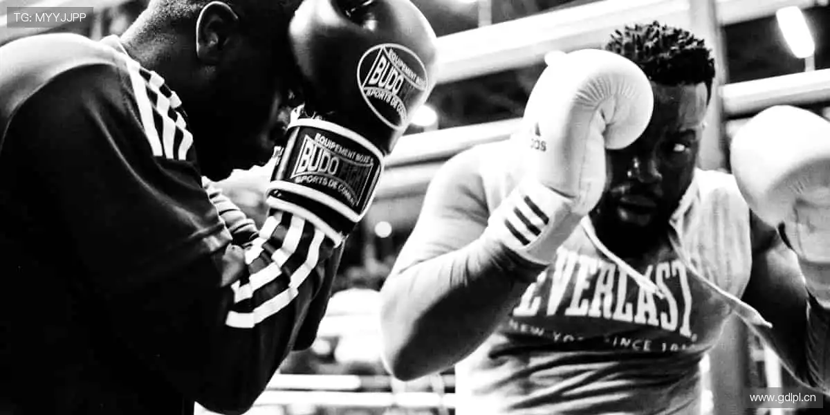 🎉加入体育社区，与千万球迷一起为热爱呐喊！赛事、直播、互动一站式体验！🏀